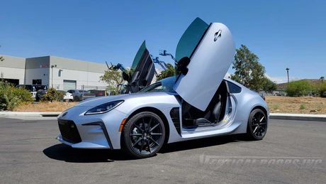 Vertical Doors ® - Custom Vertical Lambo Door Conversion Kit (VDCSUBBRZ22) - Main Image
