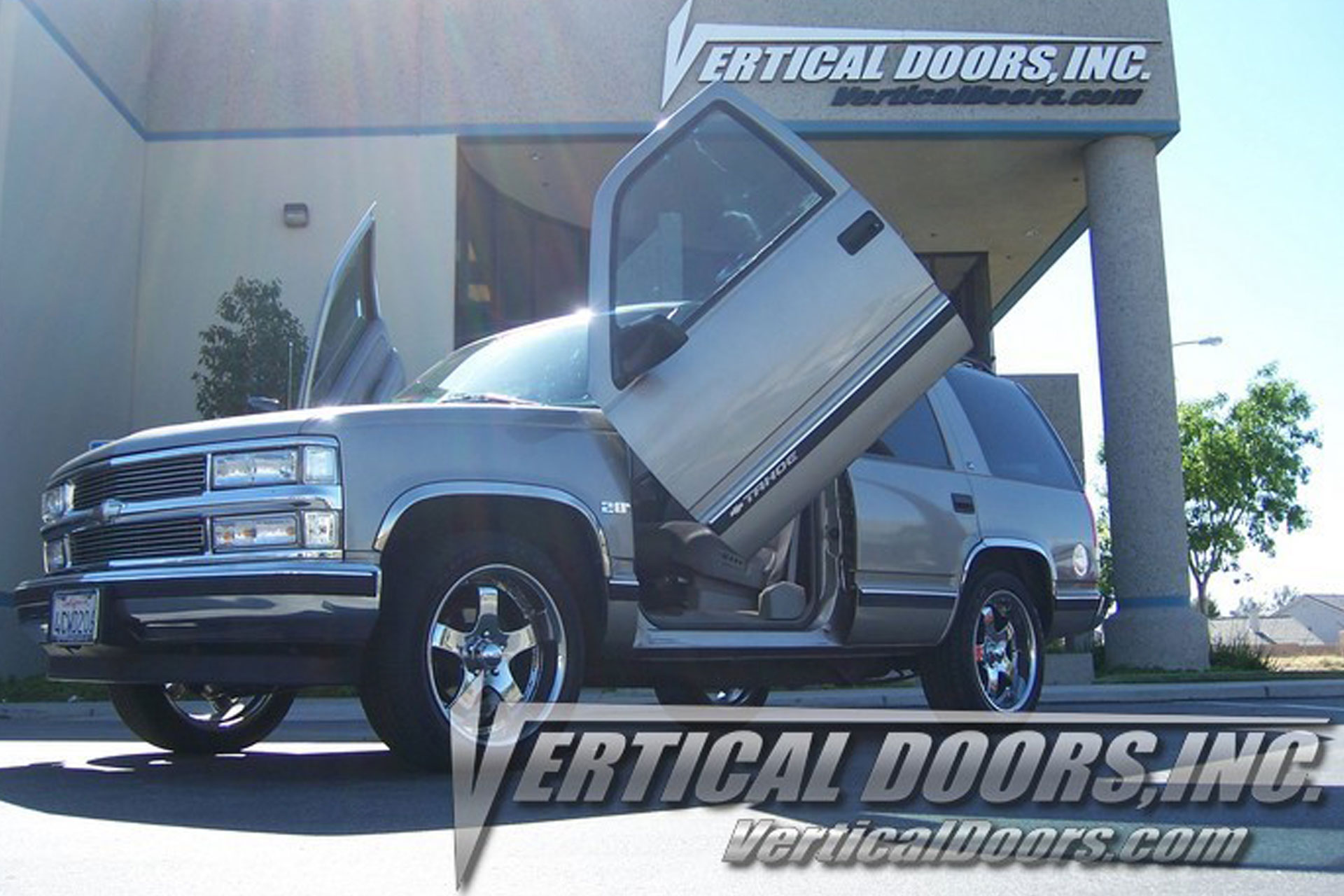 Vertical Doors ® - Custom Vertical Lambo Door Conversion Kit (VDCCHEVYTAHOE0006) - Main Image